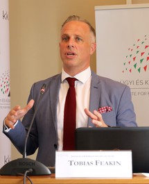Kiberbiztonsági kihívások Közép-Kelet-Európában: Konferencia a KKI-ban