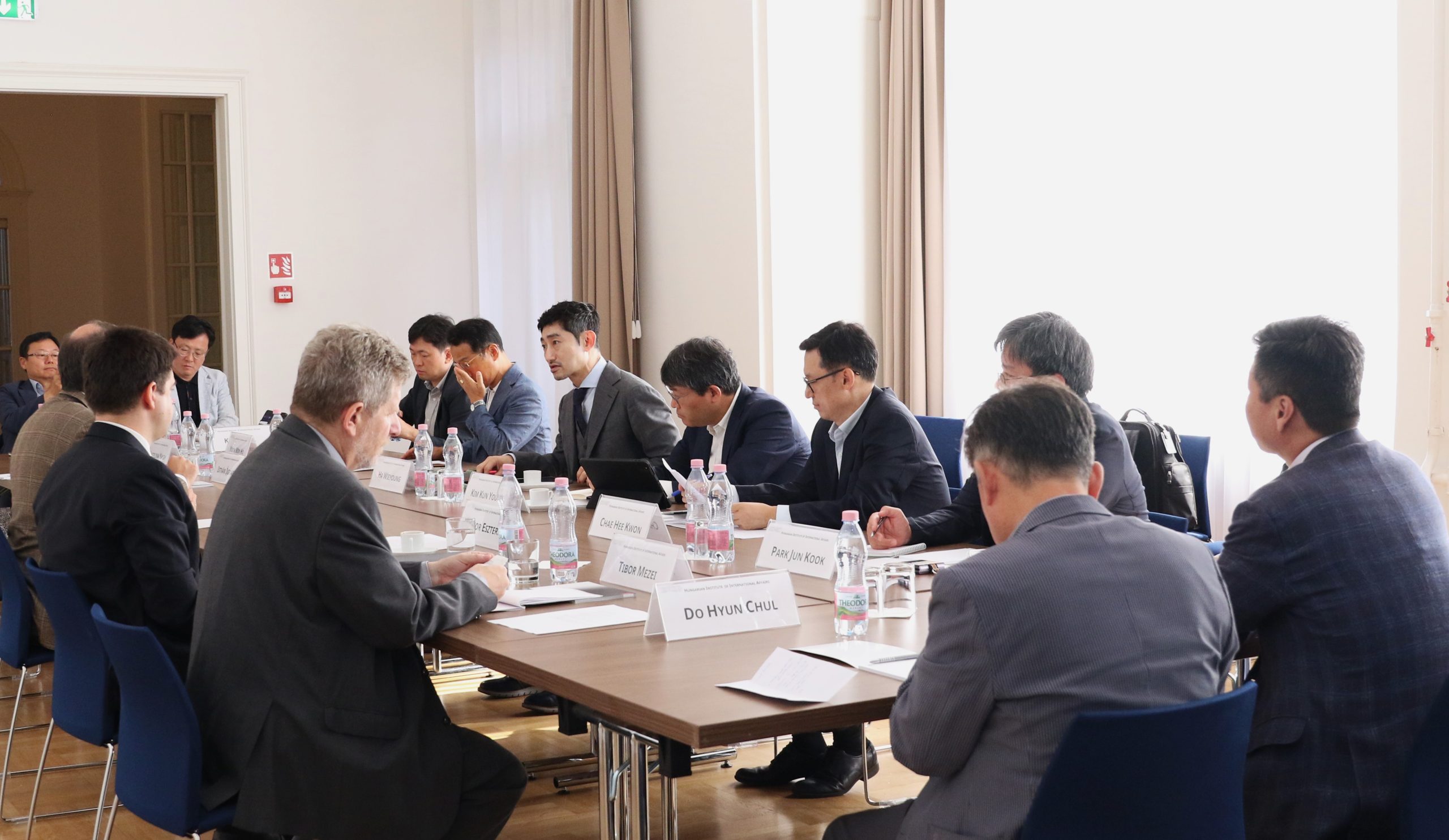 Korean delegation visits HIIA